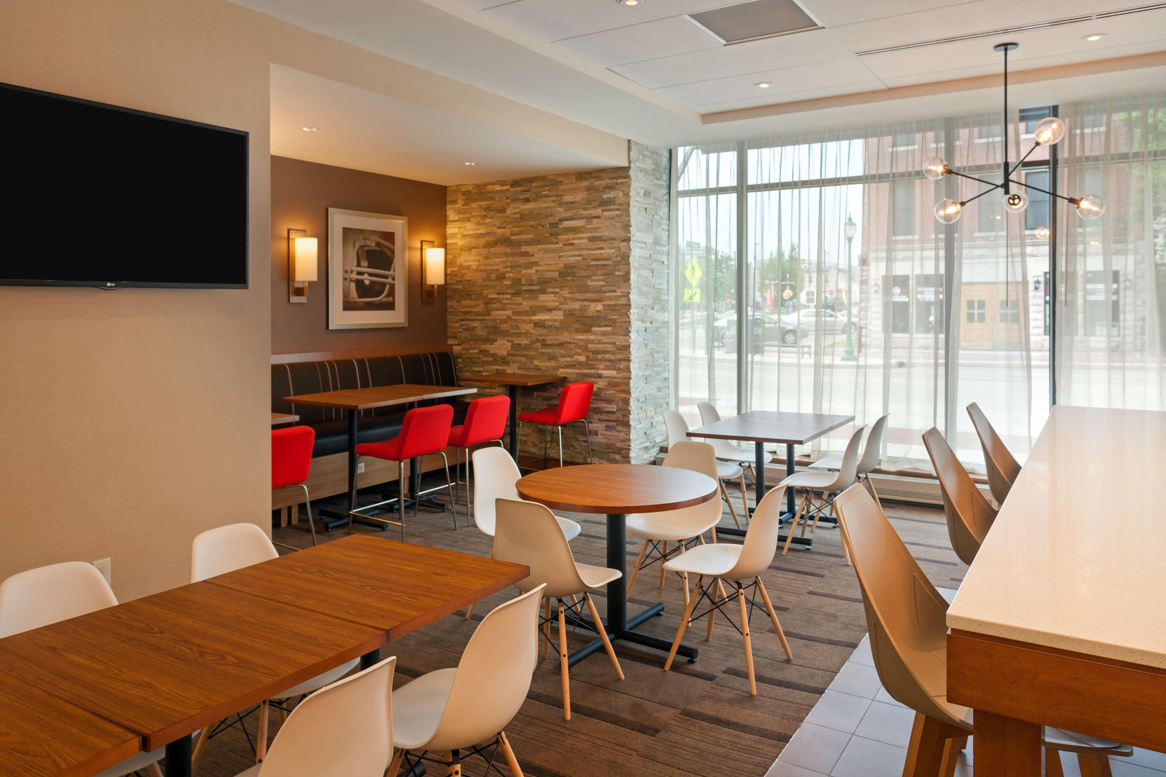 Hyatt Place Bloomington Indiana ภายนอก รูปภาพ